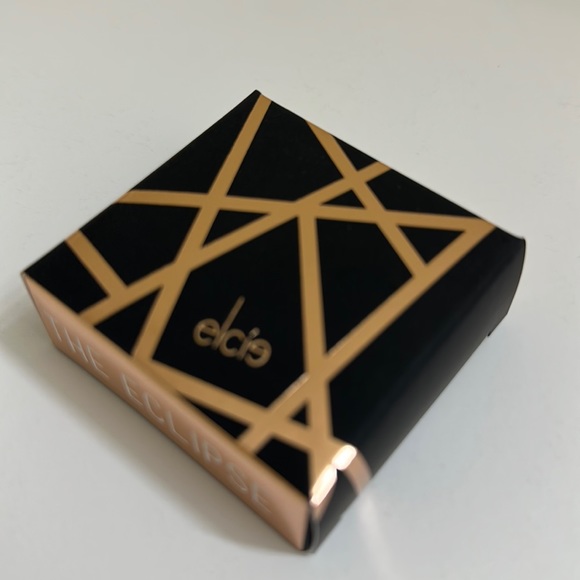 Elcie Cosmetics Luna Eclipse Highlighter, color is Luna - Picture 3 of 6